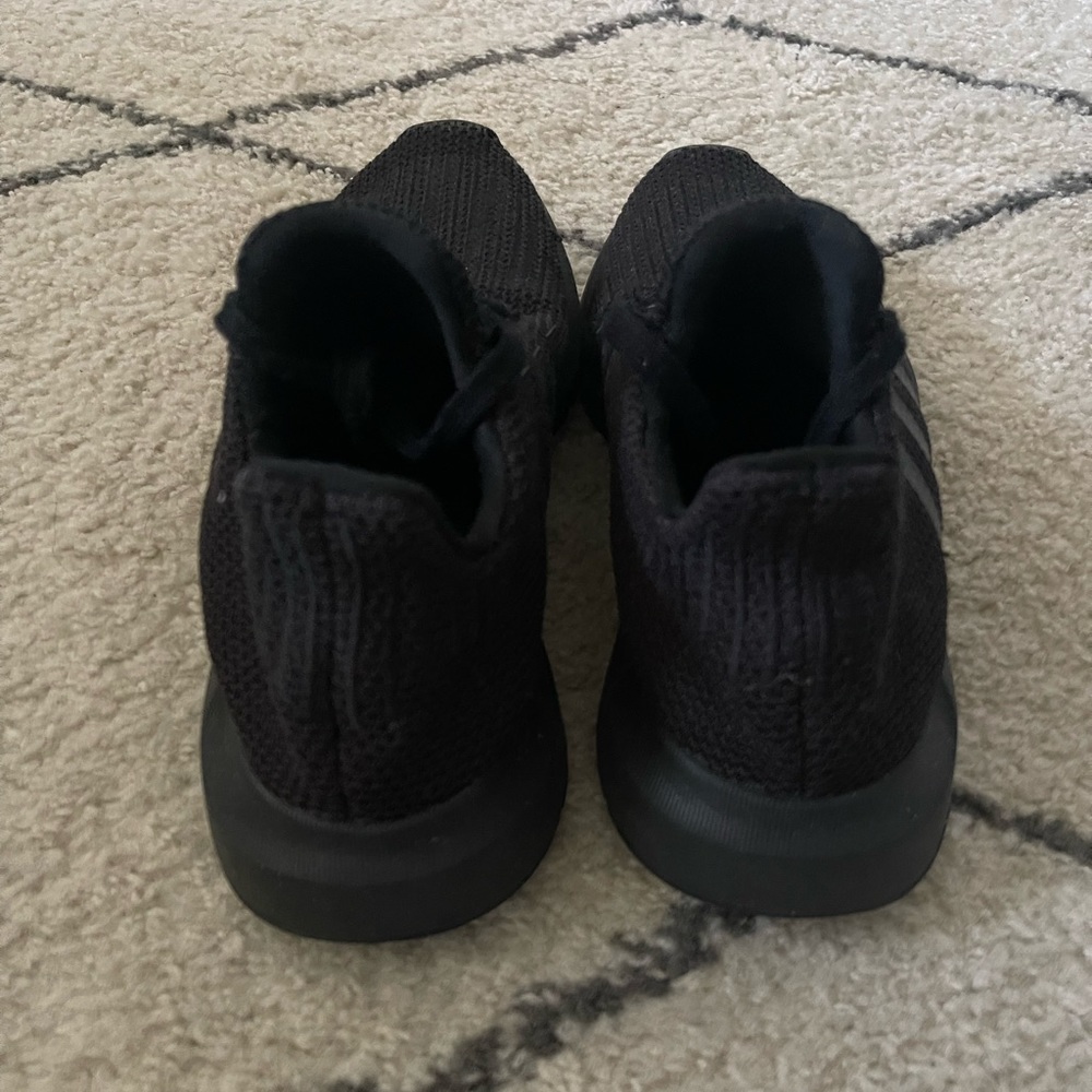 Adidas - Picture 3 of 5